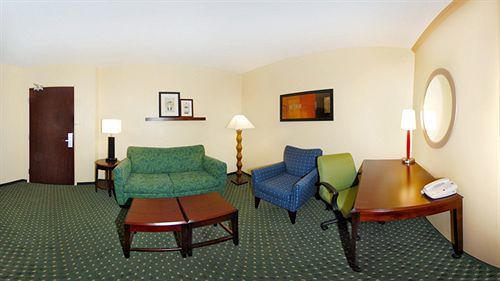 Springhill Suites Prince Frederick Екстериор снимка